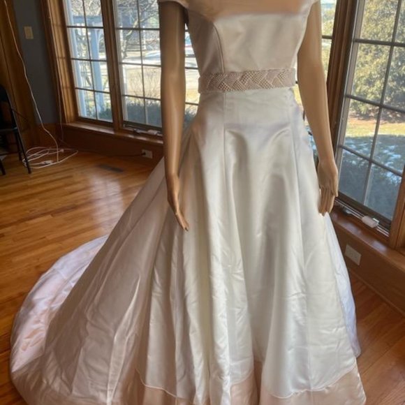 *Demetrios Ivory Cream Satin Detachable Train Wedding Dress Bridal Gown Size 6 - Picture 2 of 15